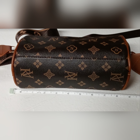 KA Fashion Barrel Cross body Bag - Picture 3 of 6